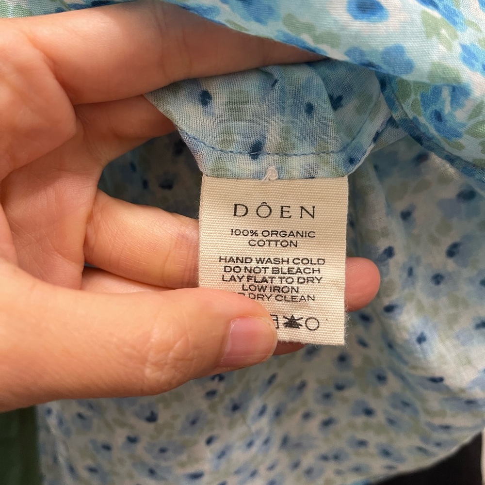 Doen Henri Blue Floral Ruffle V-Neck Blouse - Picture 5 of 5